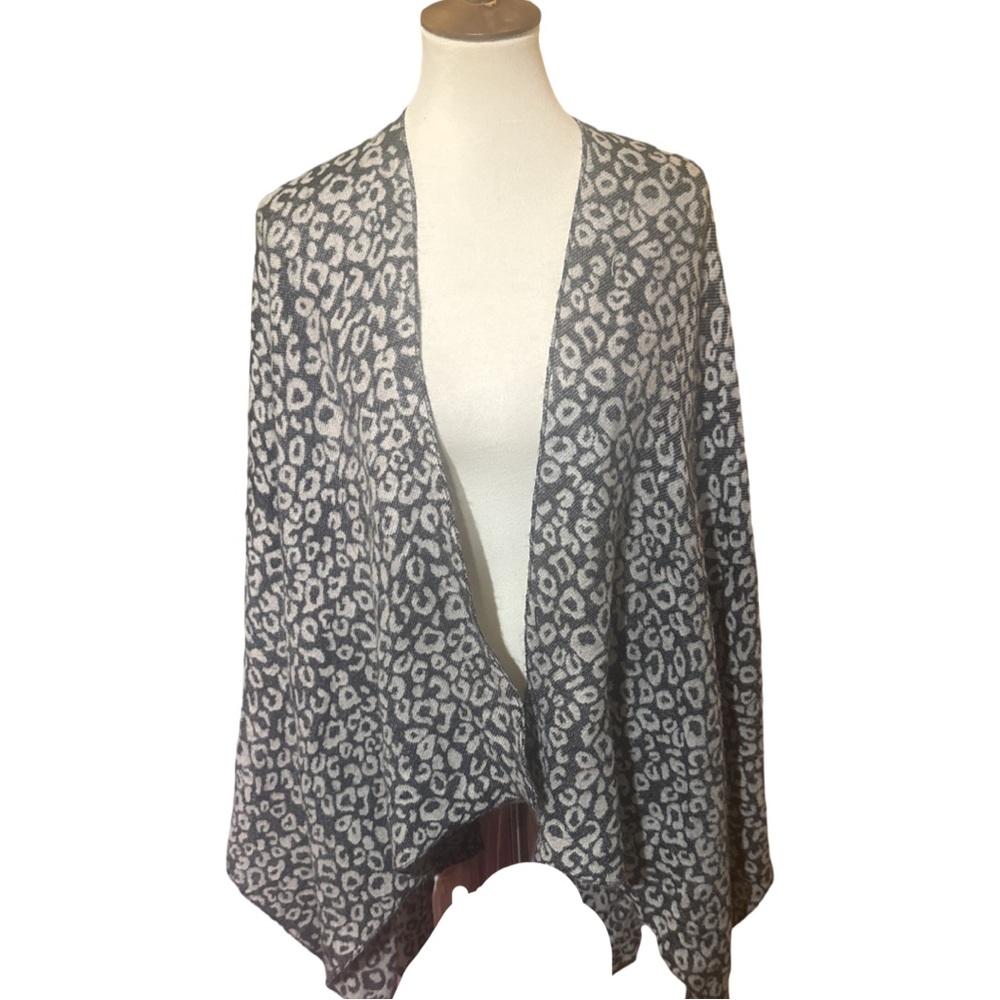 Harve' Bernard Animal Print Shawl (one size fits most) - Picture 2 of 2